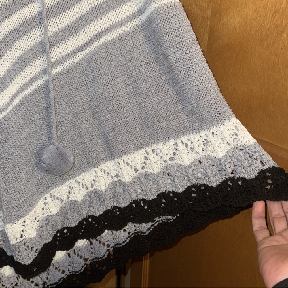 Vertigo Paris , NWT Vertigo Paris Poncho size large - Picture 5 of 5
